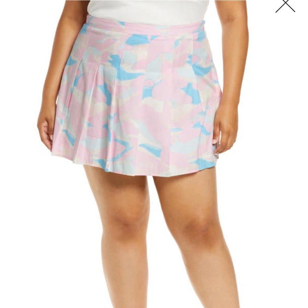 Pleated skirt, pink and blue painted camo. M. NWT